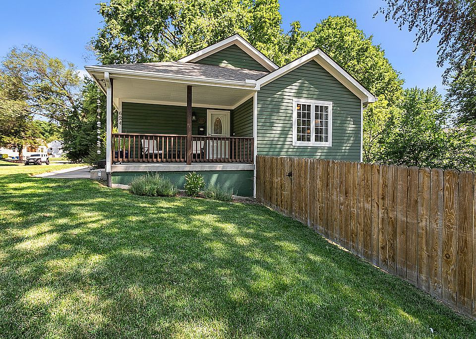 1st image of 624 W Mississippi St