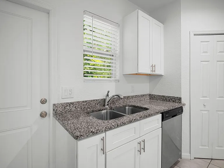3309 Armstrong Ct — Photo 12