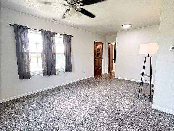 5th image of 701 W Maple St