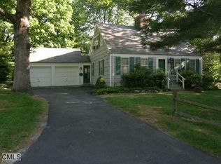 92 S Orchard Dr, New Canaan, CT 06840