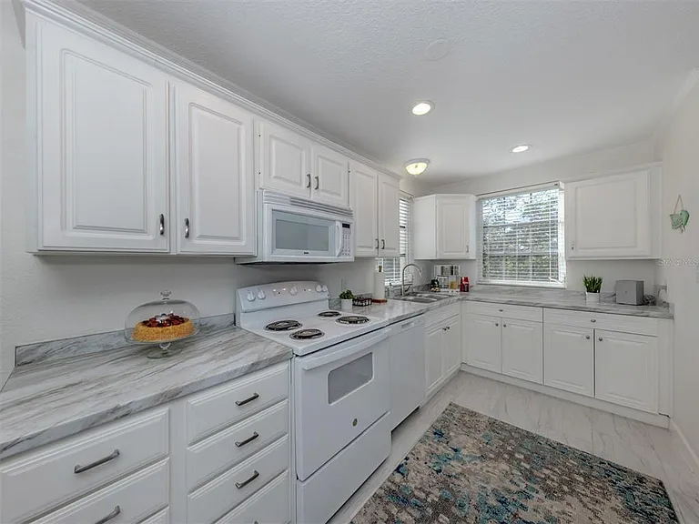 Buena Vista Dr — Photo 9