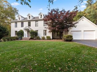 17 Buckingham Meadow Rd, Setauket, NY 11733