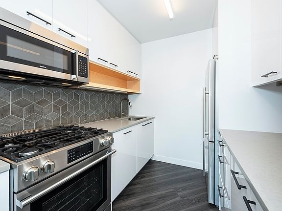 3rd image of 250 E Houston St APT 12L