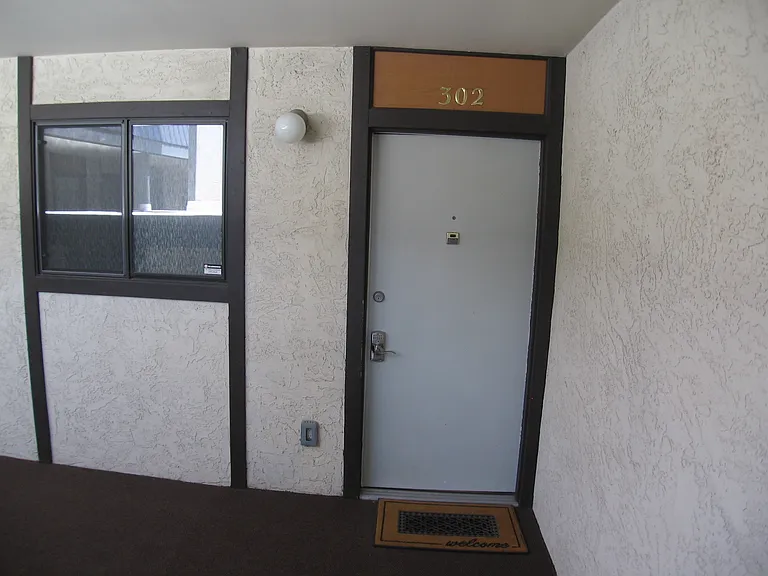 3231 Lakeside Dr #302 — Photo 3