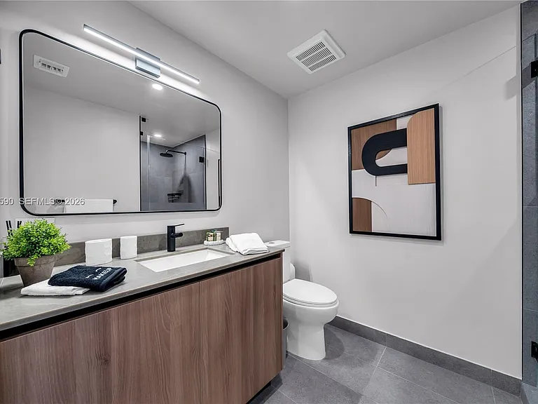 121 NE 5th St #1400 — Photo 28