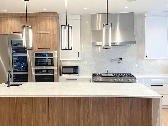 4th image of 7158 Bayview Dr