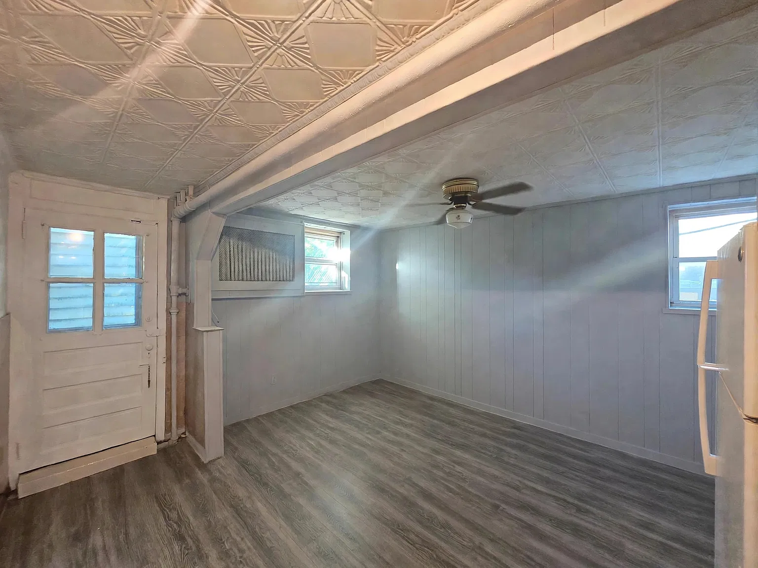 3 bed, 1.5 bath, 1300 sqft, $3,300 — Photo 3