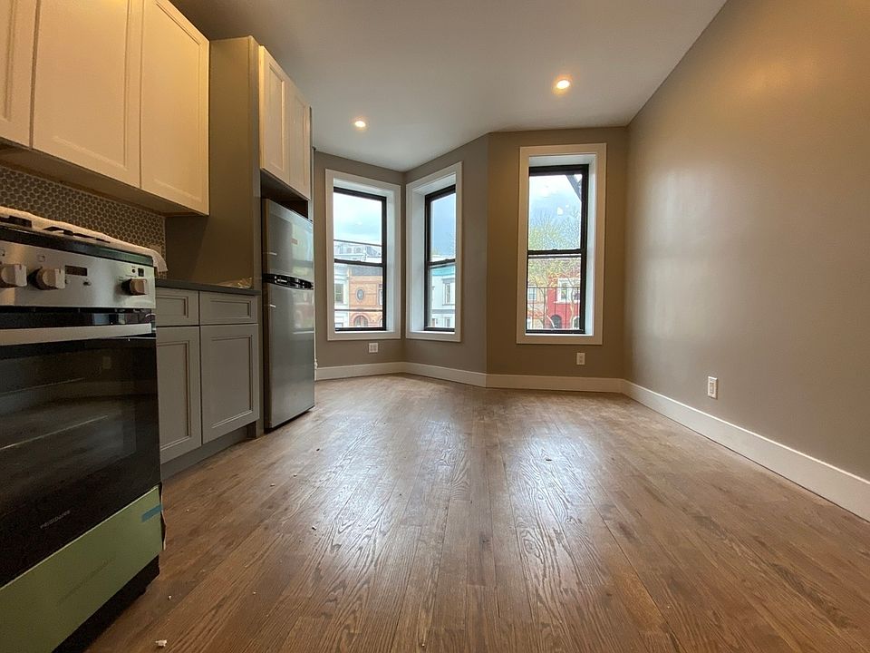 1st image of 865 Saint Johns Pl #2R