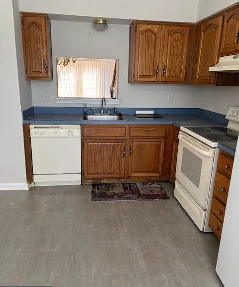 3719 Roxbury Ln — Photo 7