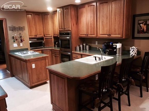 2nd image of 3472 Woodridge Dr