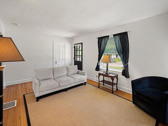 4th image of 4213 Churchill Rd