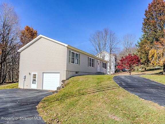 4th image of 13 Porter Dr