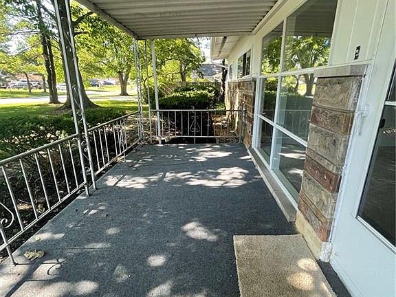 4th image of 3015 Radford Dr
