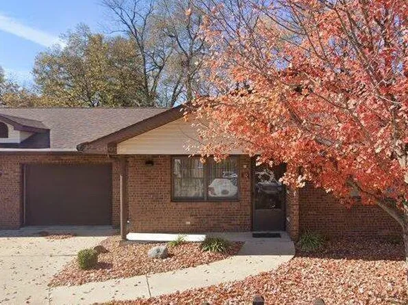 10 Kaeser Ct, Highland, IL 62249
