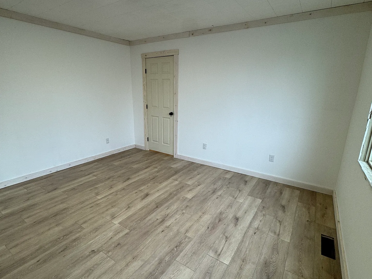 117 E Stephenson St — Photo 3