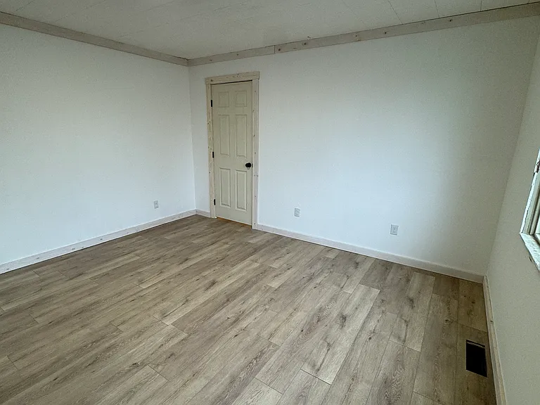 117 E Stephenson St #A — Photo 3