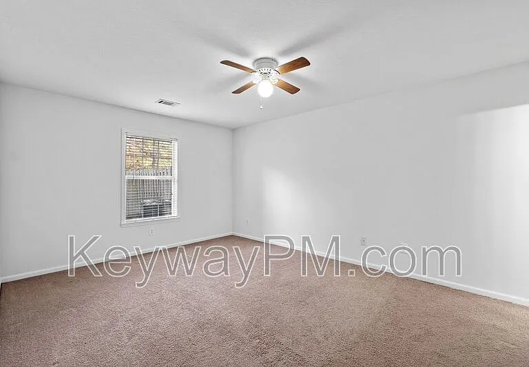 130 Bennington Ln — Photo 11