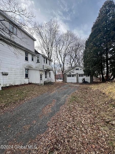 4th image of 8 Van Rensselaer Road