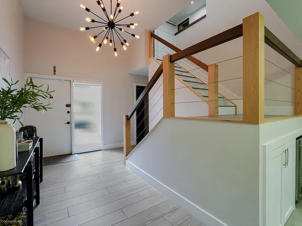 1231 E Golfview Dr, Pembroke Pines, FL 33026