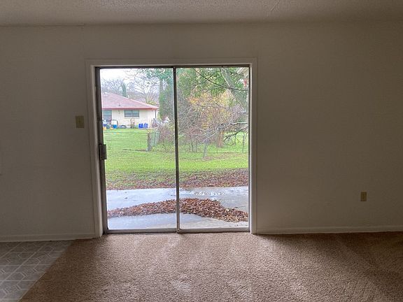 4th image of 926 Willowbrook St