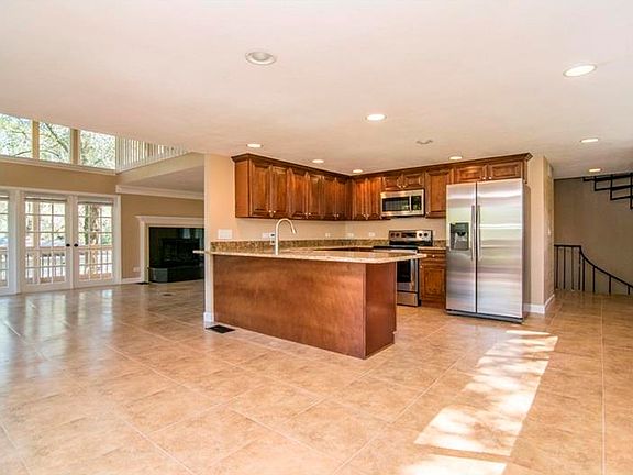 5th image of 18204 Abbey Ln