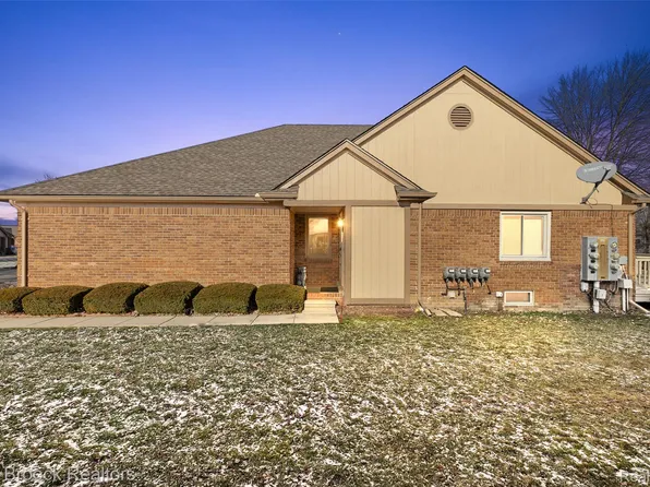 46784 Country Ln, Macomb, MI 48044
