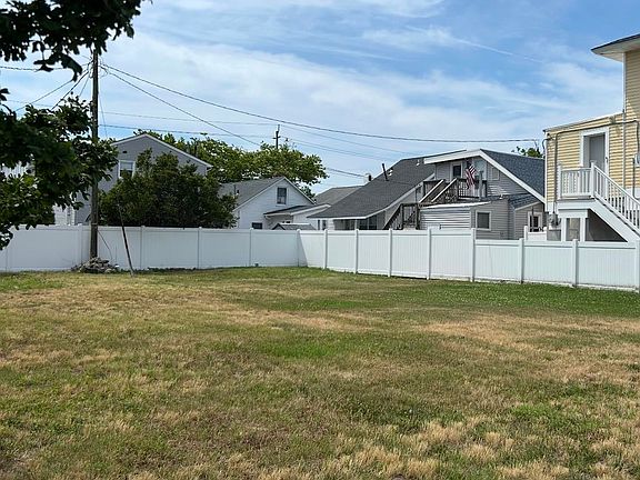 3rd image of 4705 Park Blvd