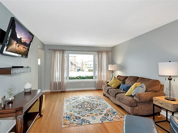 3rd image of 2831 W 100th St