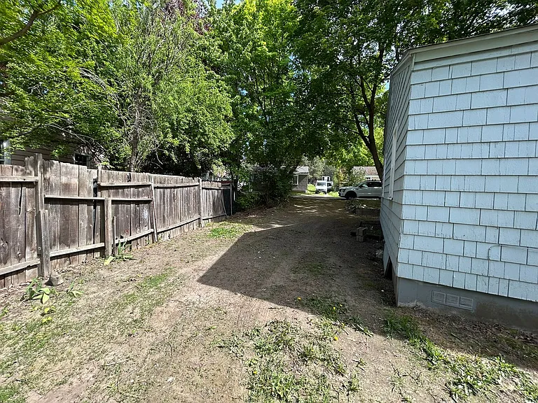 3112 W South Loop Ave — Photo 29