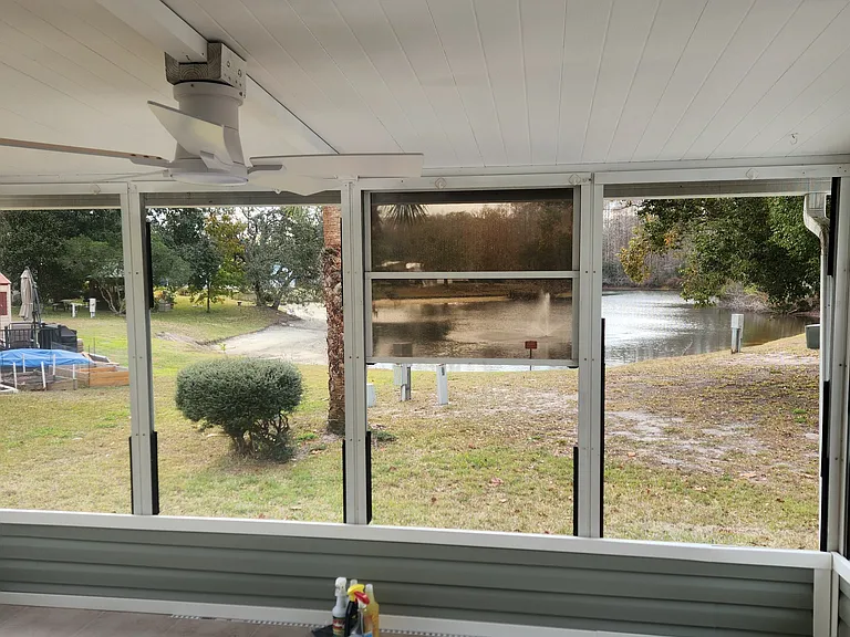 Big, beautiful Sunroom/ Lani