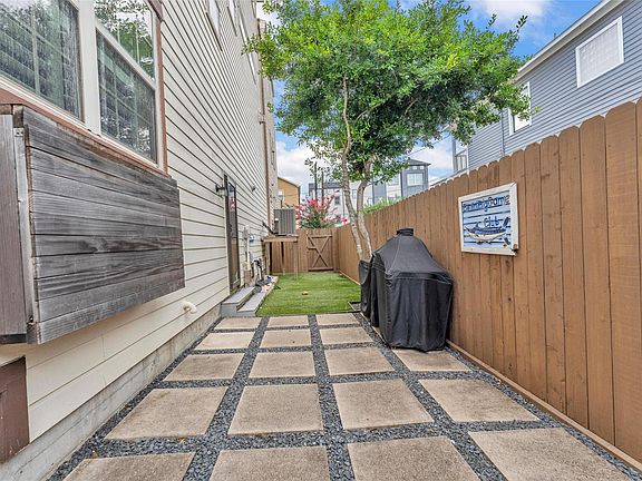 4th image of 1604 W 24th St