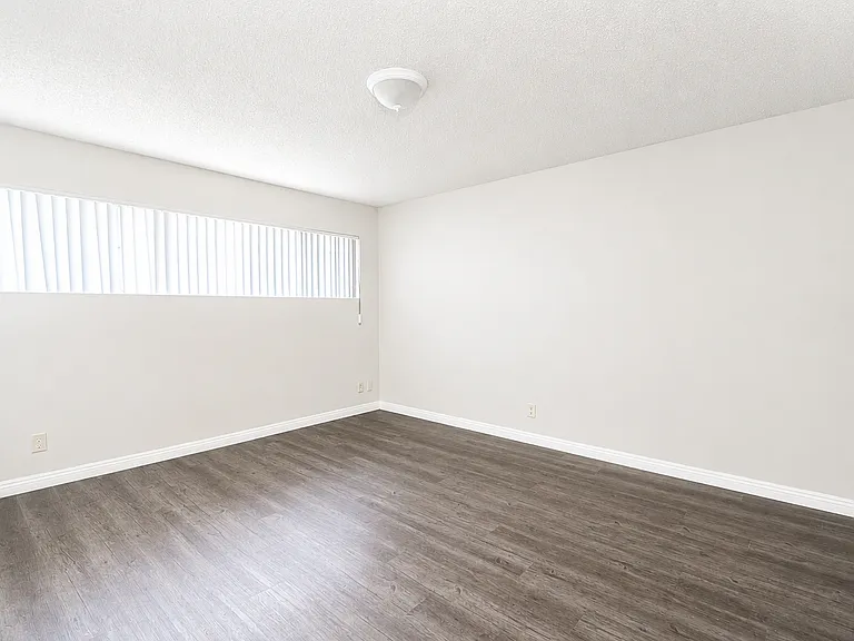 571 E Richland St #K — Photo 5