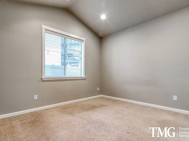 8227 NE 20th St — Photo 14