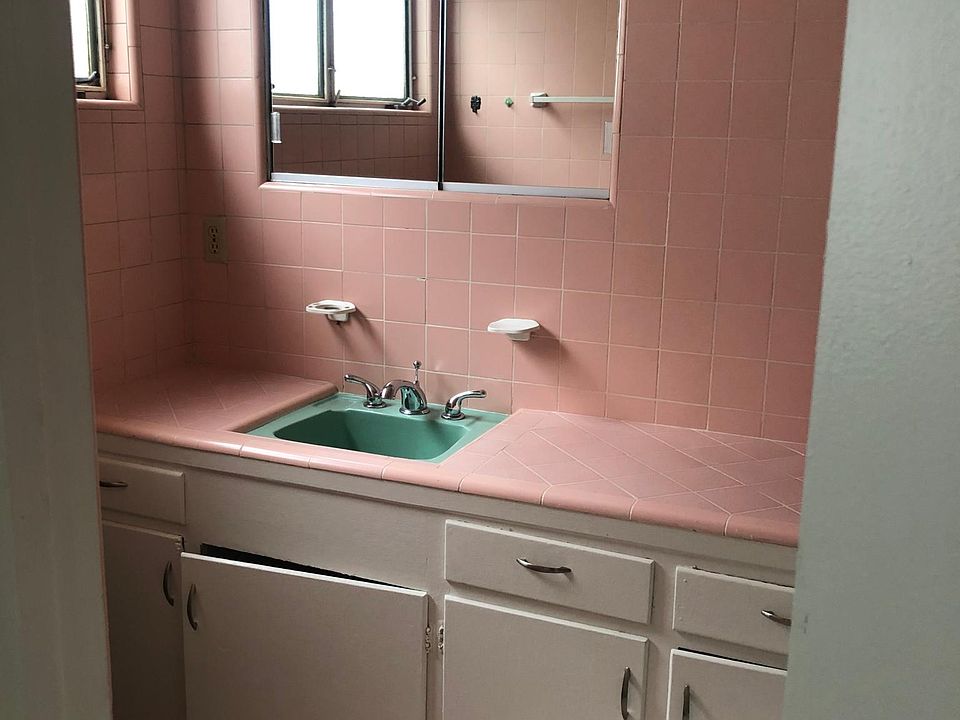 1st image of 401 S Camden Dr