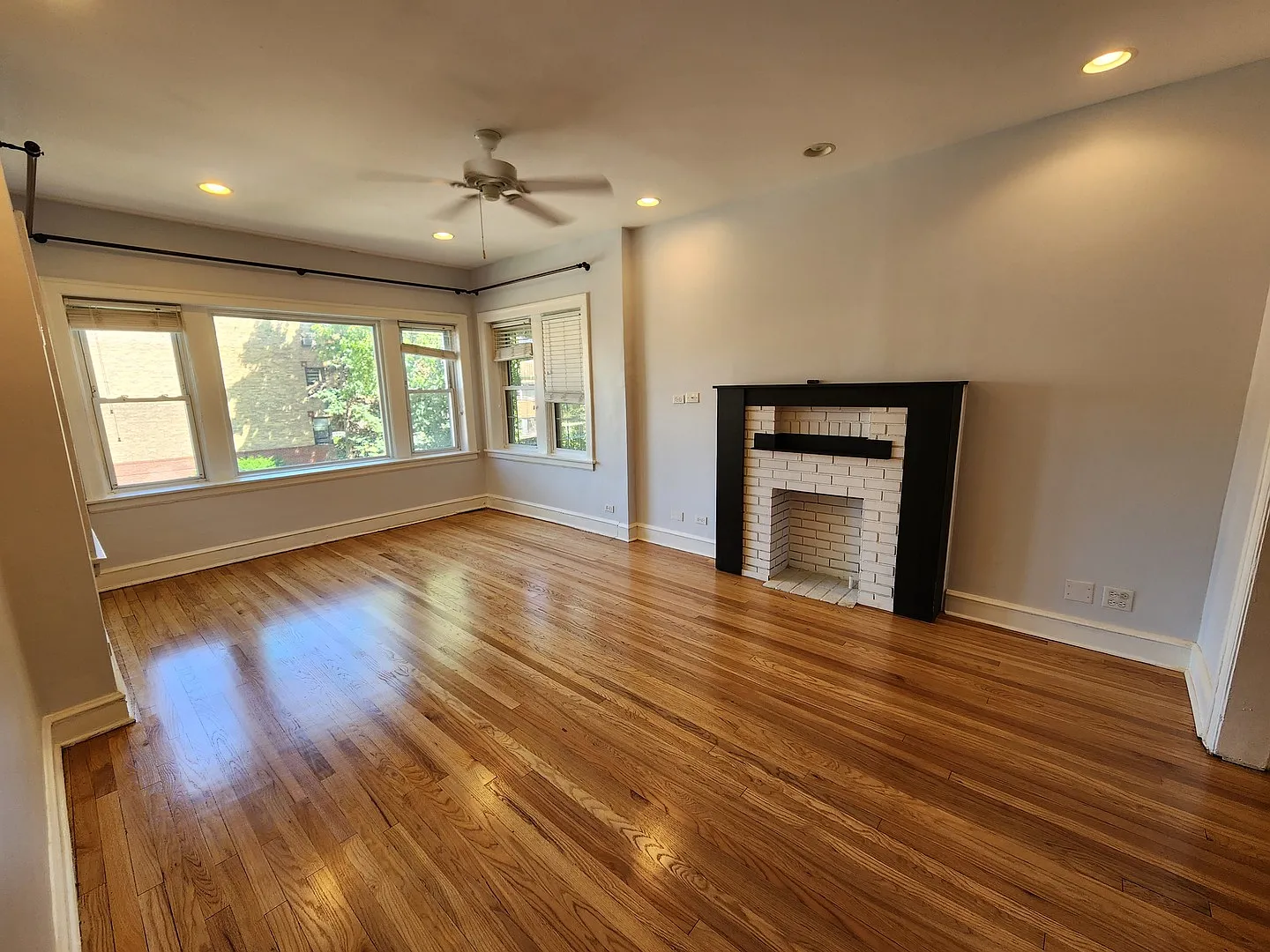 2 bed, 1265 sqft, $1,900 — Photo 3
