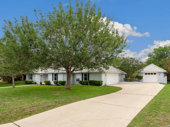 1827 PALACE DR, New Braunfels, TX 78130