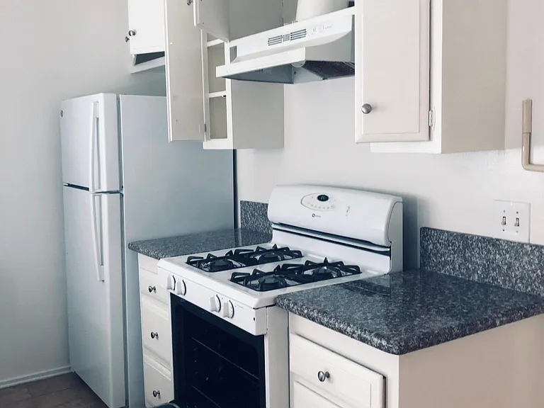 12546 Pacific Ave #4 — Photo 6