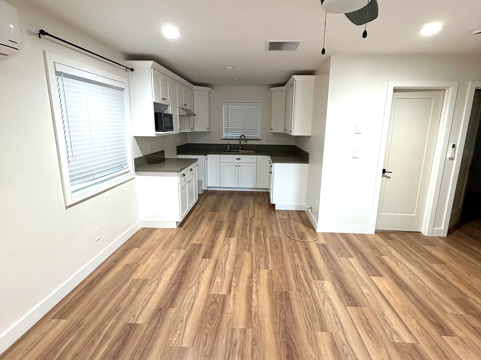 2 bed, 600 sqft, $2,300 — Photo 3