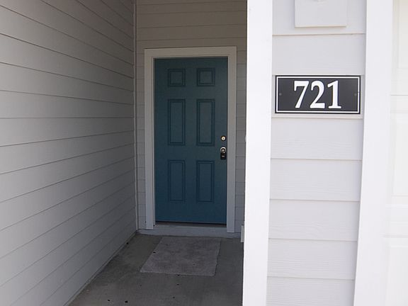 2nd image of 689 Holly Lakes Dr #1