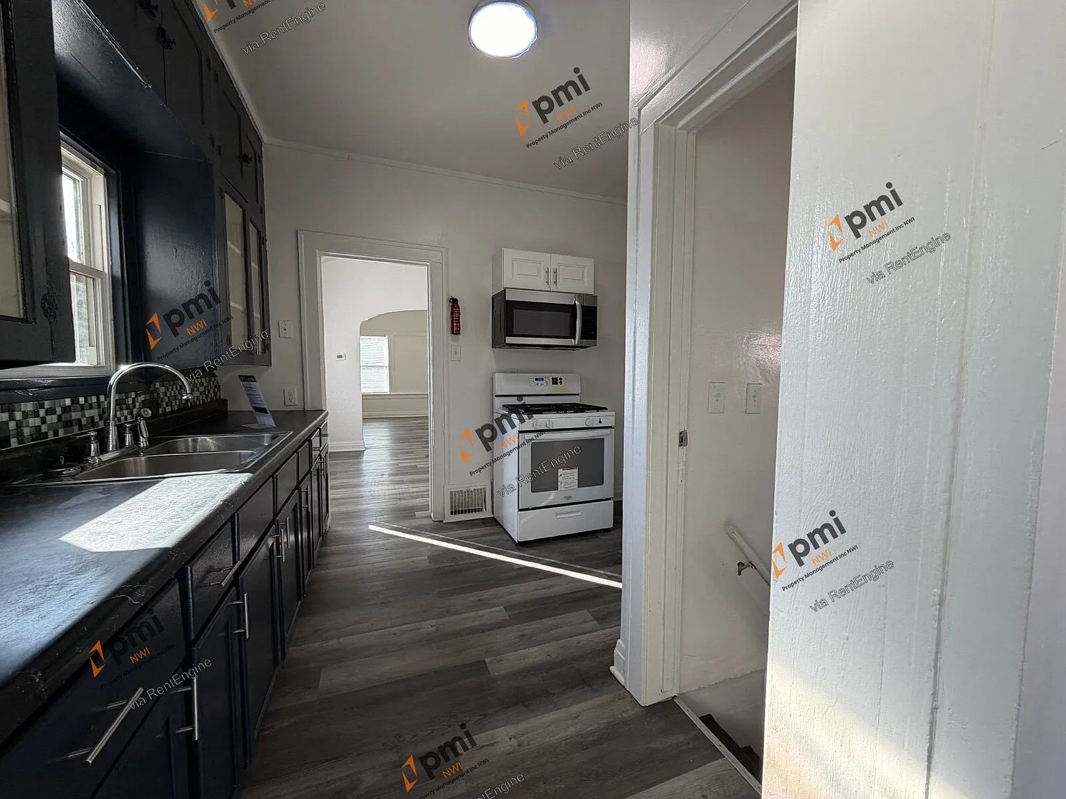 2 bed, 1.0 bath, 900 sqft, $1,195 — Photo 2