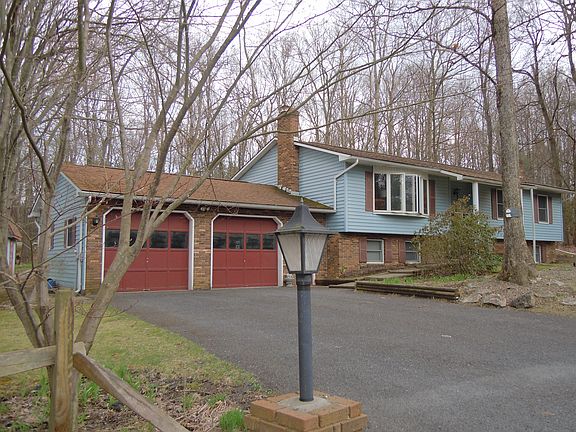3rd image of 110 Stonerow Ln