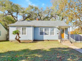 1057 N Ridgewood Dr, Wichita, KS 67208