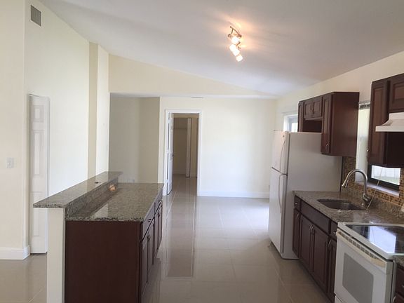 3rd image of 7519 SW 7th Ct
