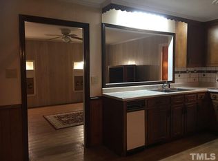 1096 Core Rd, Dunn, NC 28334