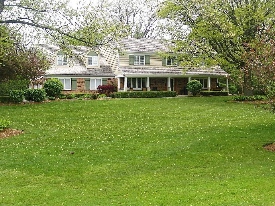 Gorgeous front of home views!
