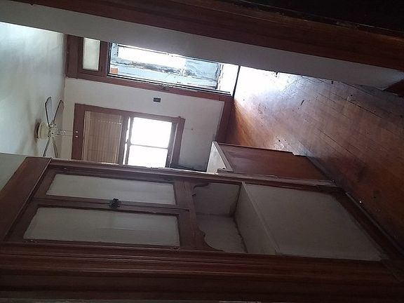 4th image of 5527 S Winchester Ave