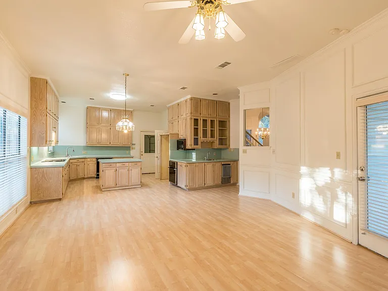 2411 Cross Timbers Trl — Photo 8
