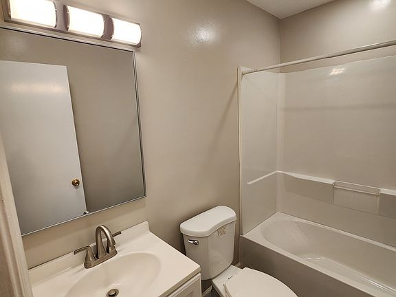 2nd image of 3320 Pleasant Ave APT D