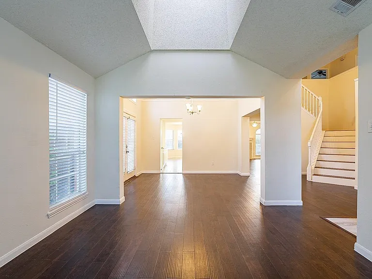 1408 Belaire Dr — Photo 30