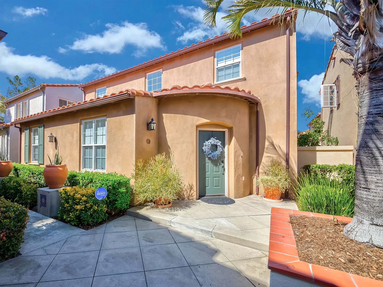 3 bed, 2.5 bath, 1330 sqft, $4,150 — Photo 1